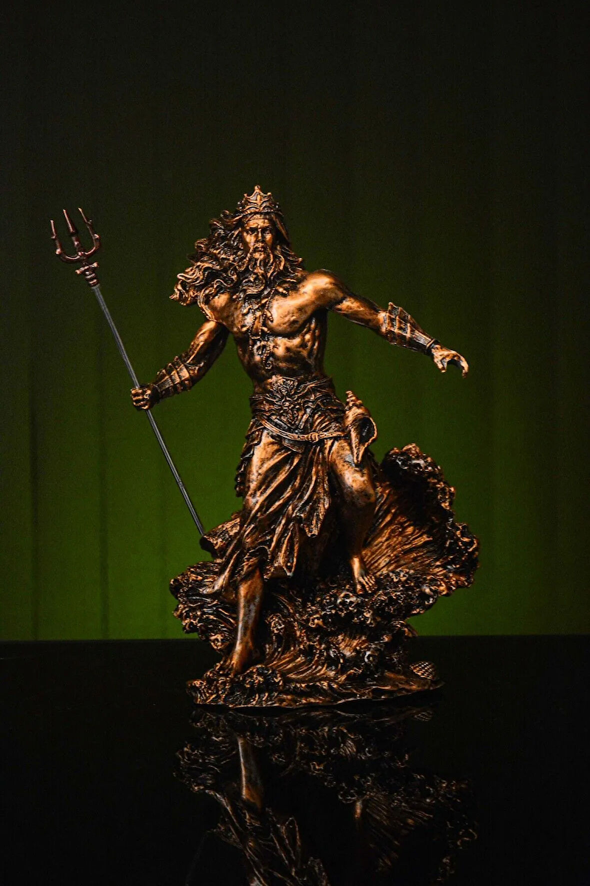 Özel Tasarım Antik Yunan Deniz Tanrısı Poseidon Orta Boy Gold / Bronz Heykel Biblo
