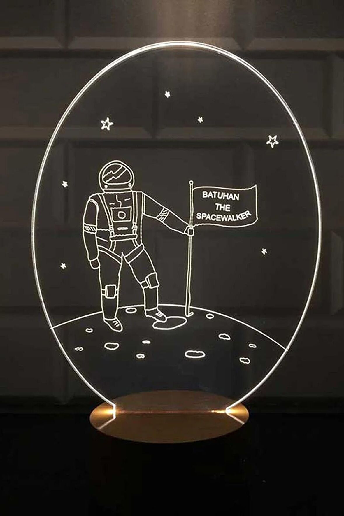 Astronot Figürlü Dekoratif Hediye Led Masa Lambası | 7 Işık Rengi | Ahşap Taban