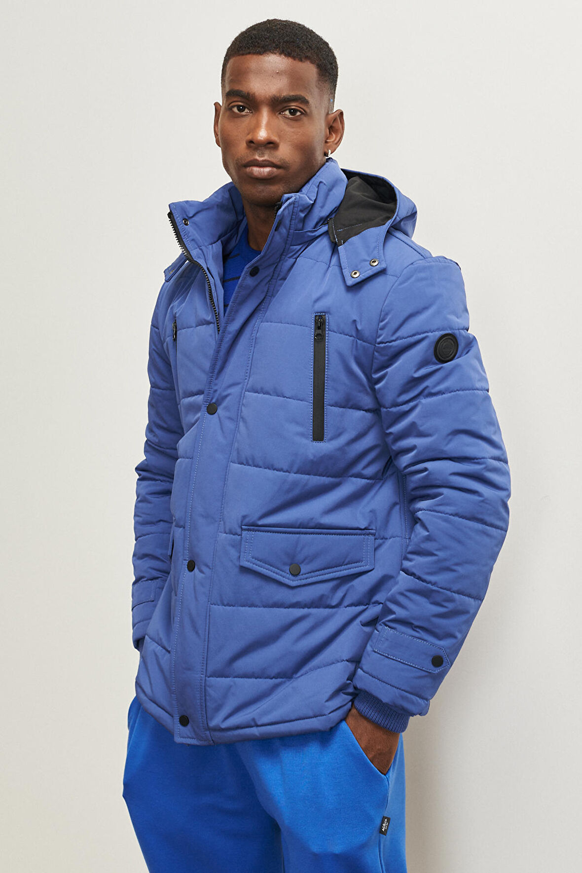 Erkek Mavi Standart Fit Normal Kesim Dik Yaka Soğuk Geçirmez Outdoor Kaban
