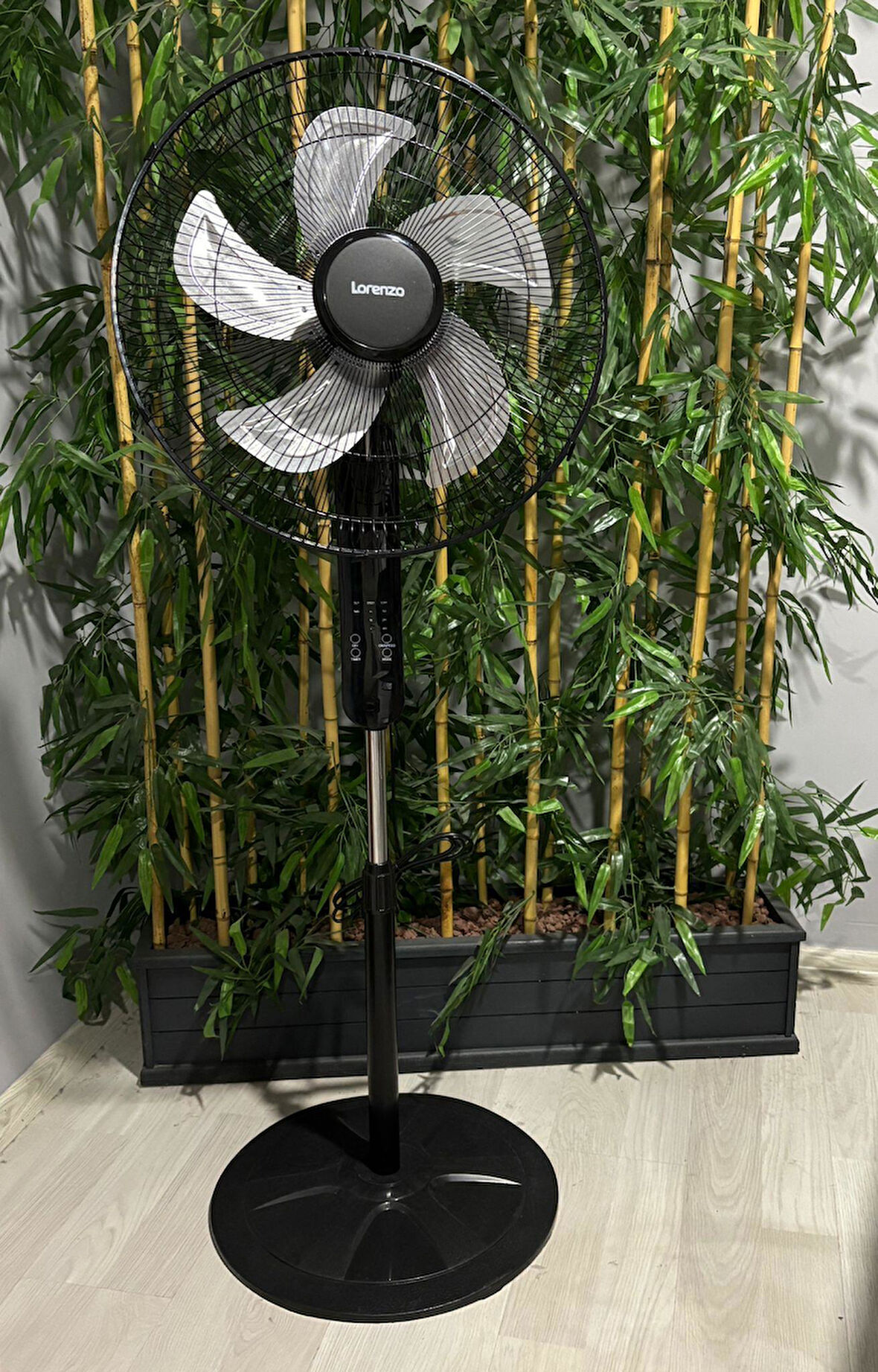 Lorenzo Serin Uzaktan Kumandalı 18" Stand Fan Ayaklı Vantilatör