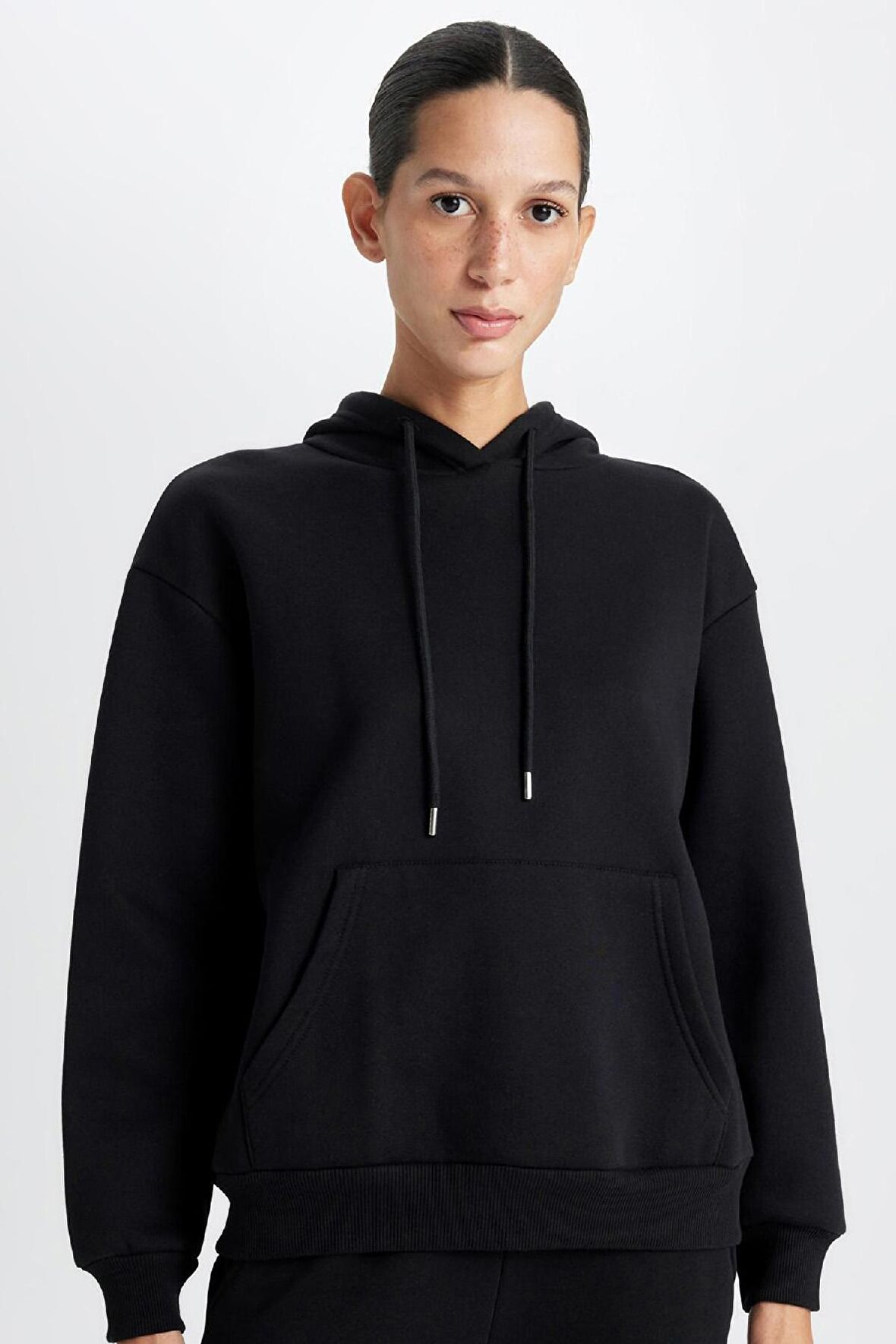 DeFacto Relax Fit Kapüşonlu Kanguru Cepli Kalın Basic Düz Siyah Sweatshirt W1240AZ24WNBK81