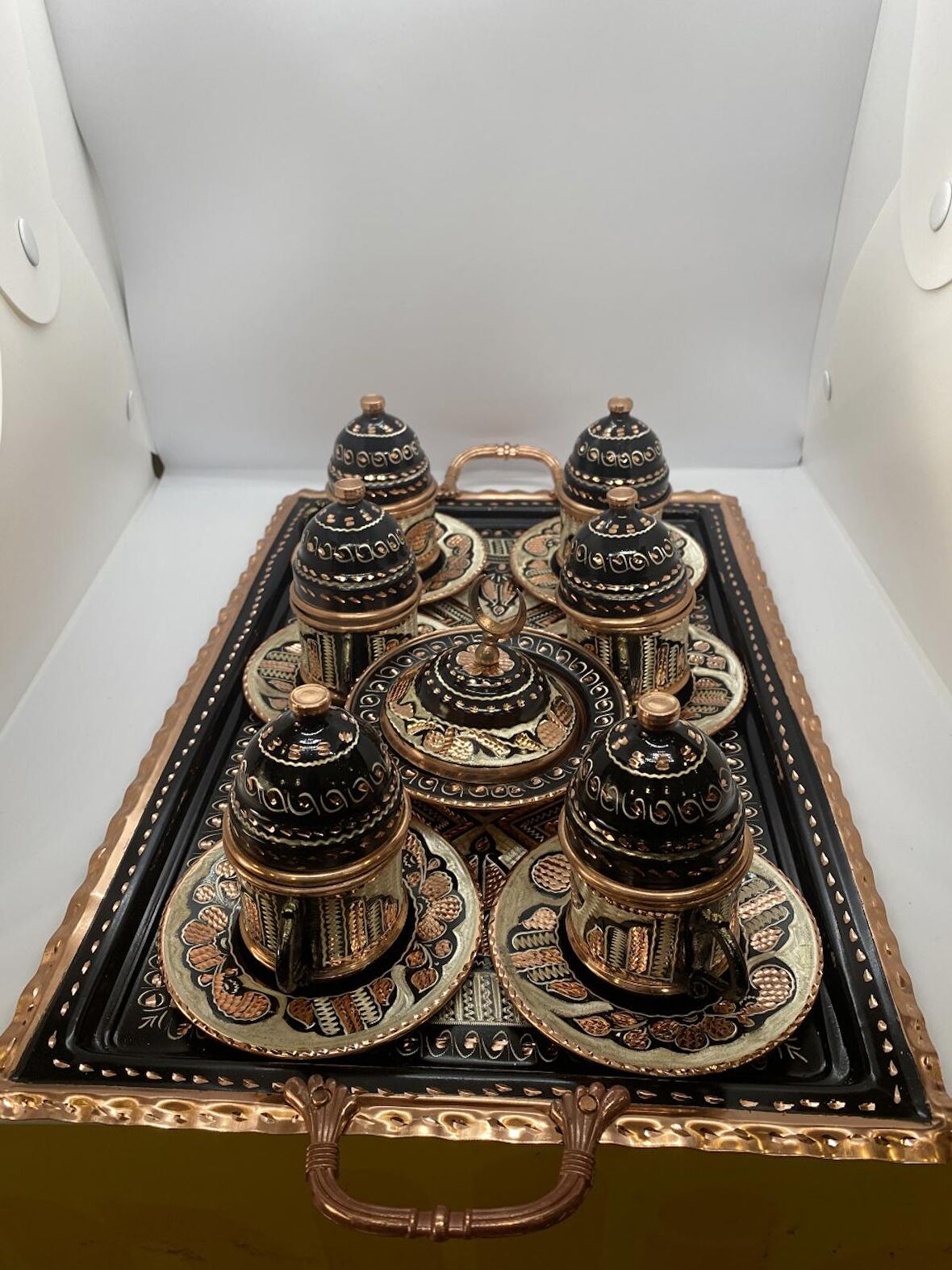 El işlemeli bakır 6’tılı kahve takımı