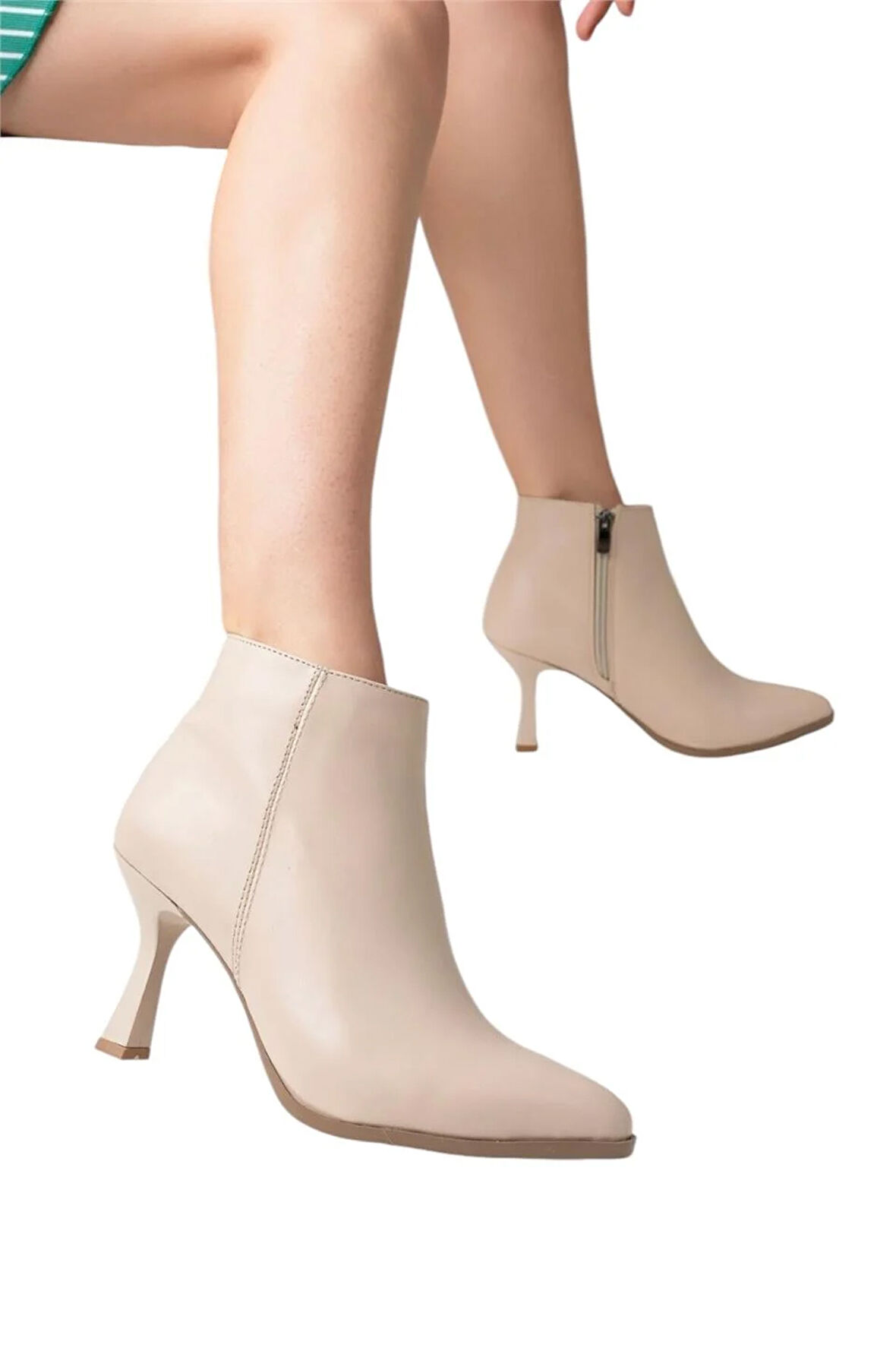 Topuklu Fermuarlı Kadın Bot (8 Cm) BEJ