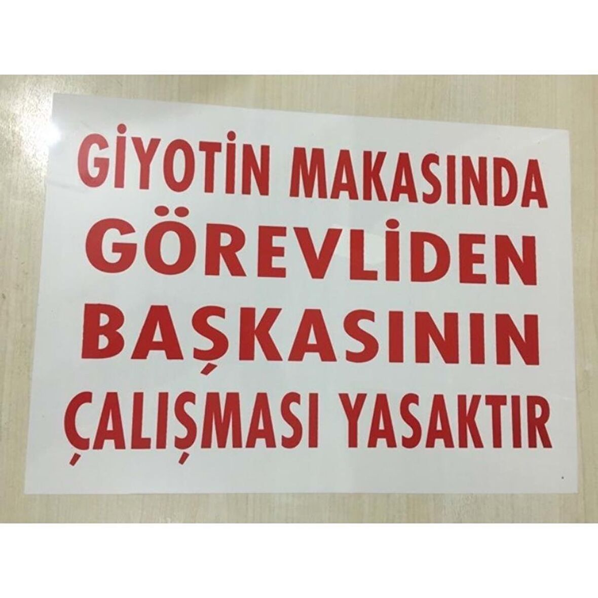 Uyarı Levhası Giyotin Makasında Görevliden Başkasının Çalışamaz
