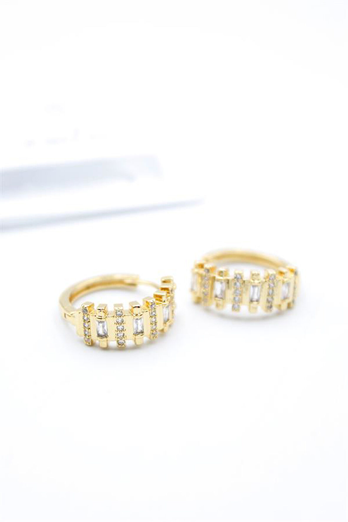 Taşlı Halka Küpe - Altın Rengi