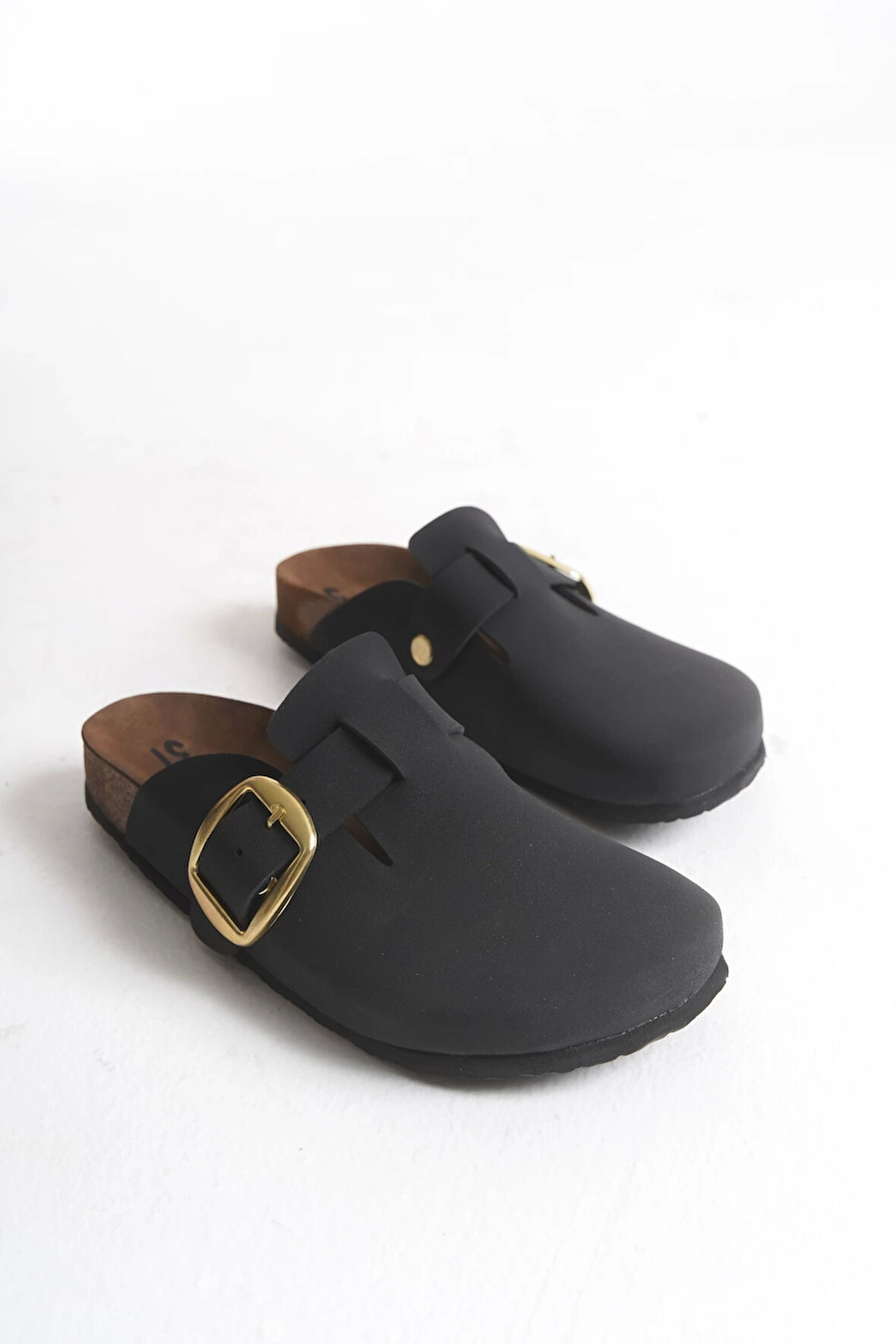 Kadın Mantar Taban Kışlık Önü Kapalı Keçe Modeli Sabo Günlük Rahat Siyah Ev Terliği 1 Beden Büyük Tercih Ediniz.