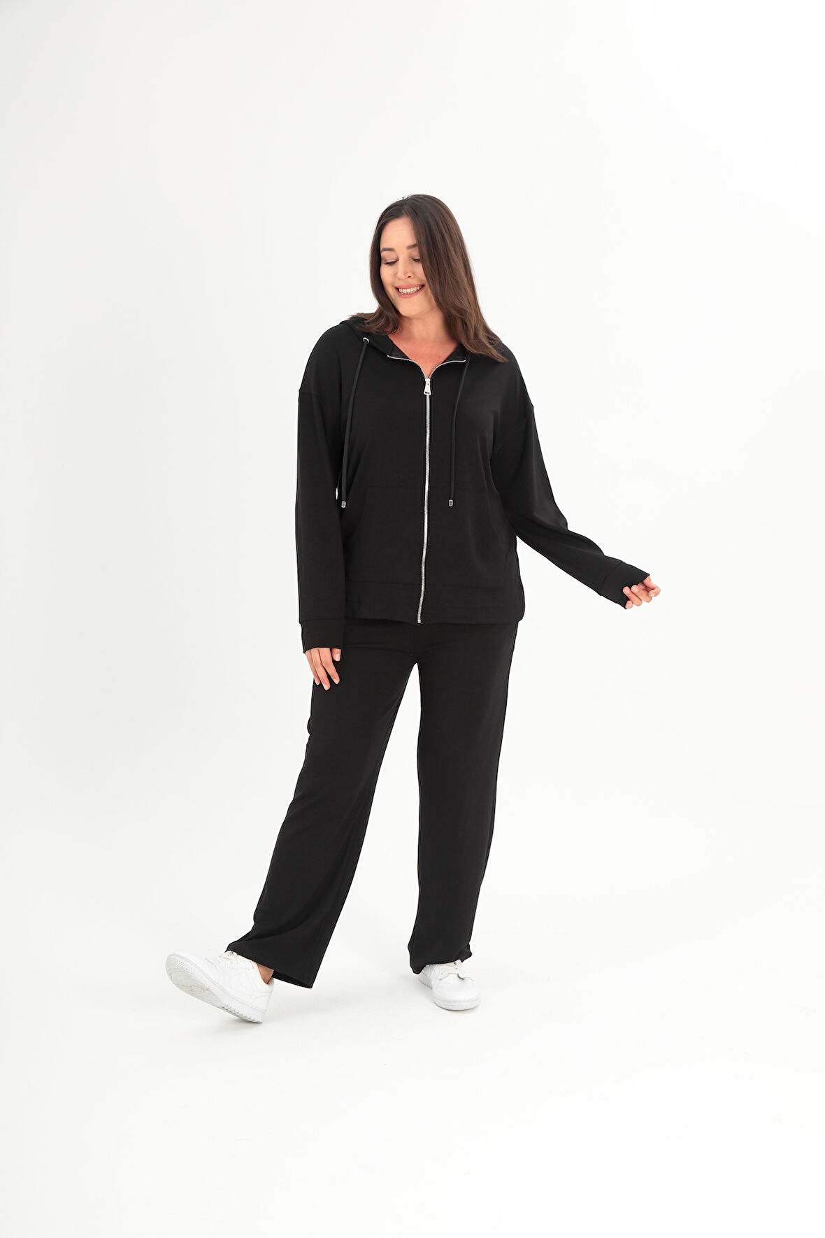 Ebsumu Kadın Büyük Beden Fermuarlı Rahat Ve Şık Tasarım Premium Kalite Pamuklu Siyah Eşofman Takımı (L-XL-2XL-3XL)