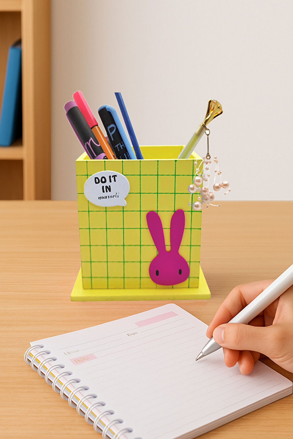 Ahşap Masaüstü Kalemlik Sevimli Tavşan Desenli Sarı- 1 Adet