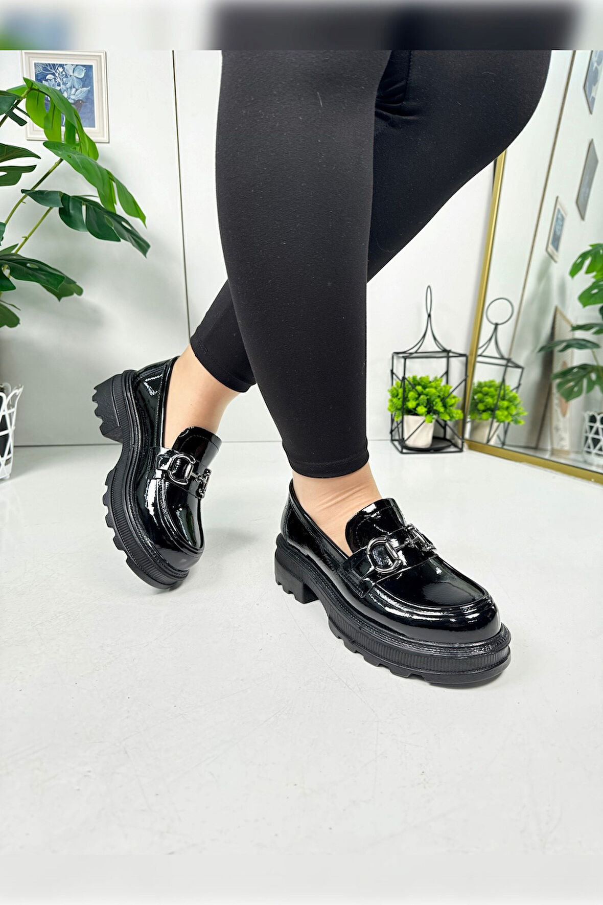 Günlük Kadın Loafer V Tokalı Kalın Topuklu Tırtıklı Tabanlı Oval Burunlu Makosen Ayakkabı 7455 - 745