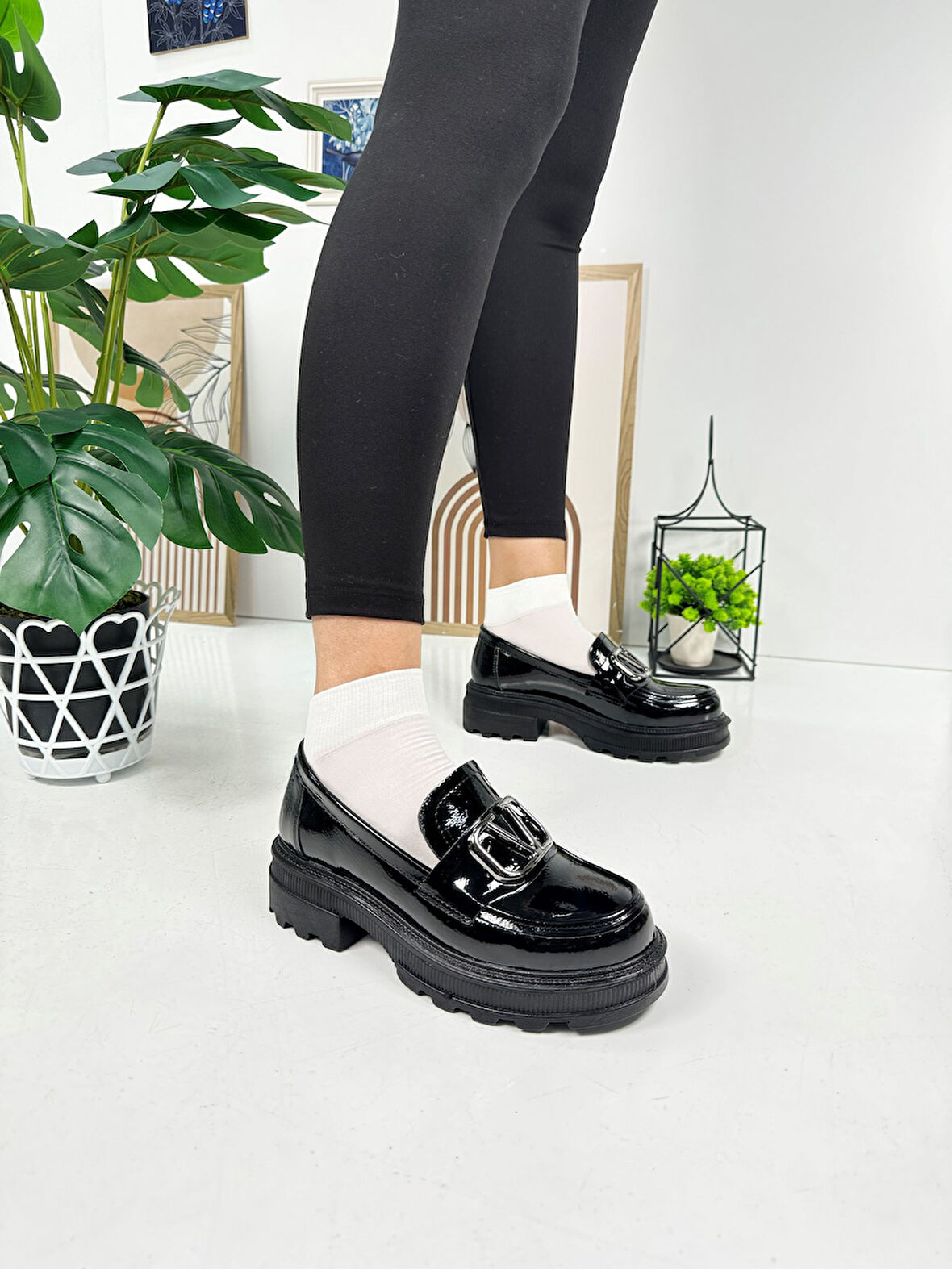 Günlük Kadın Loafer V Tokalı Kalın Topuklu Tırtıklı Tabanlı Oval Burunlu Makosen Ayakkabı 7455 - 745