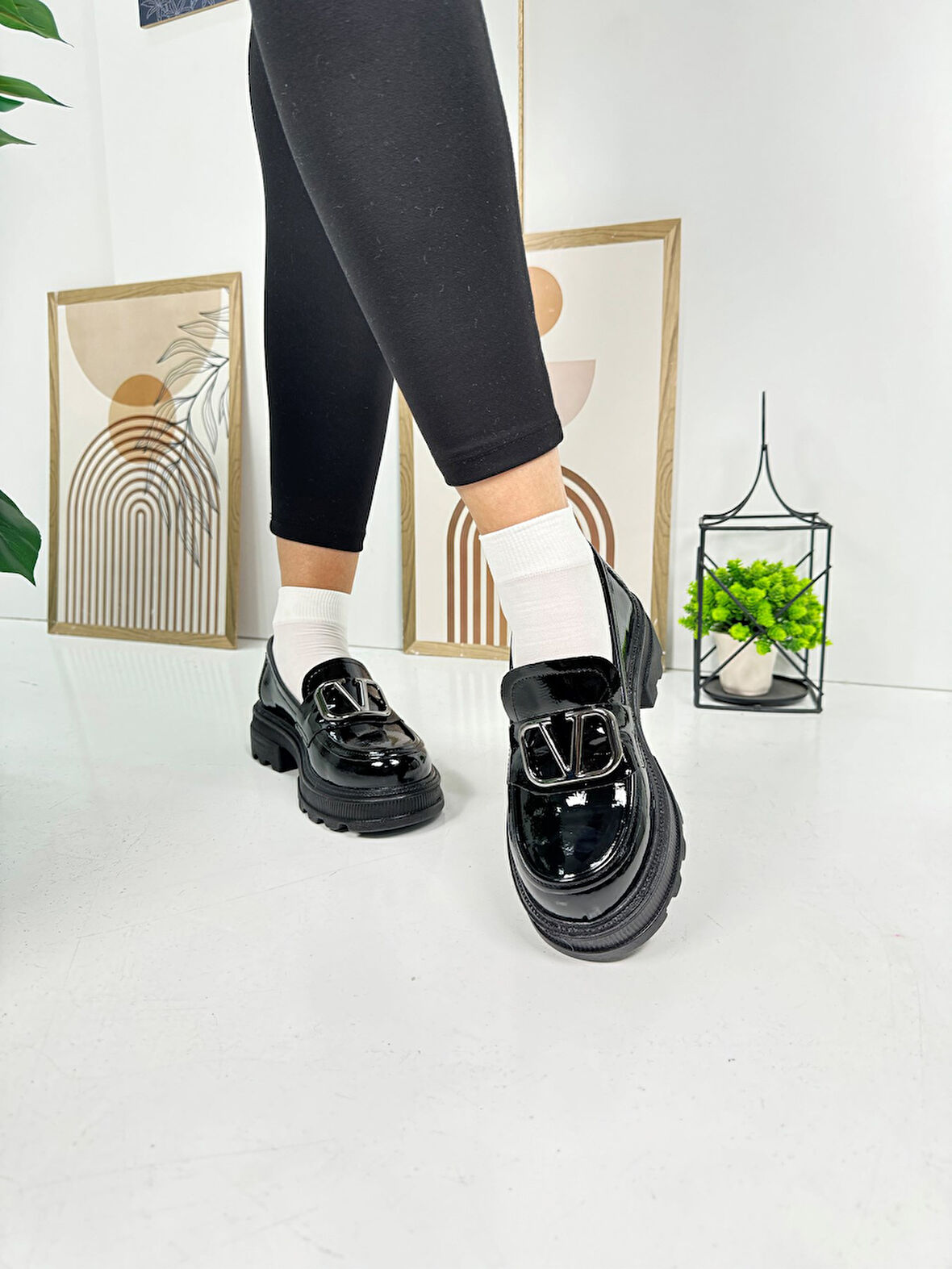 Günlük Kadın Loafer V Tokalı Kalın Topuklu Tırtıklı Tabanlı Oval Burunlu Makosen Ayakkabı 7455 - 745