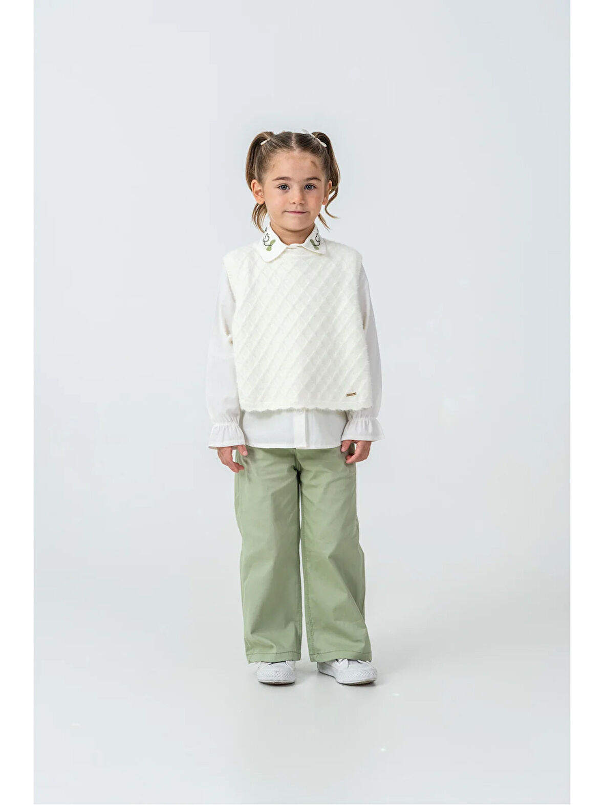 Beyaz Süveterli  Alt Üst Takım  