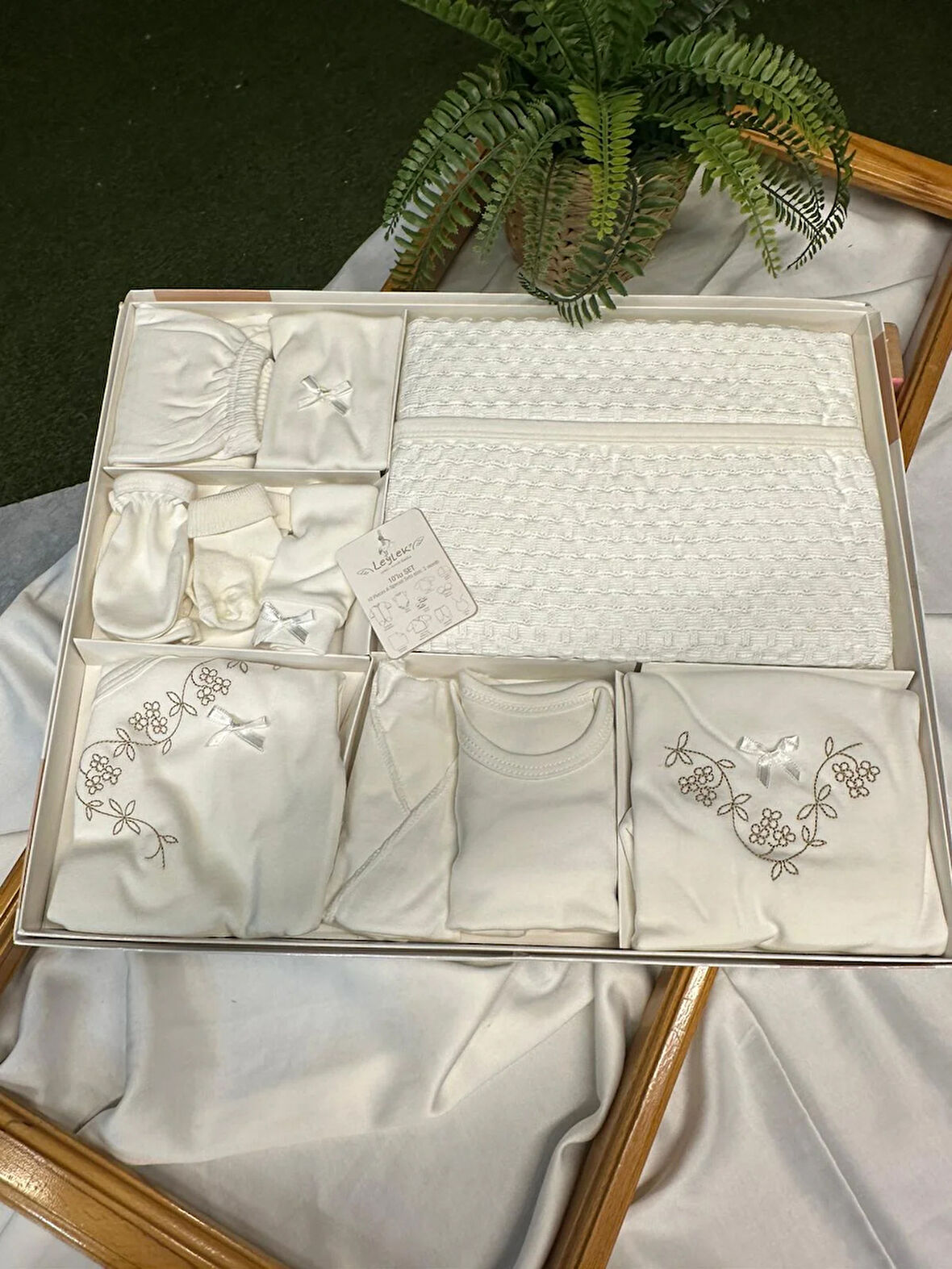 Çiçek Nakışlı  10 Parça Hastane Çıkışı Set