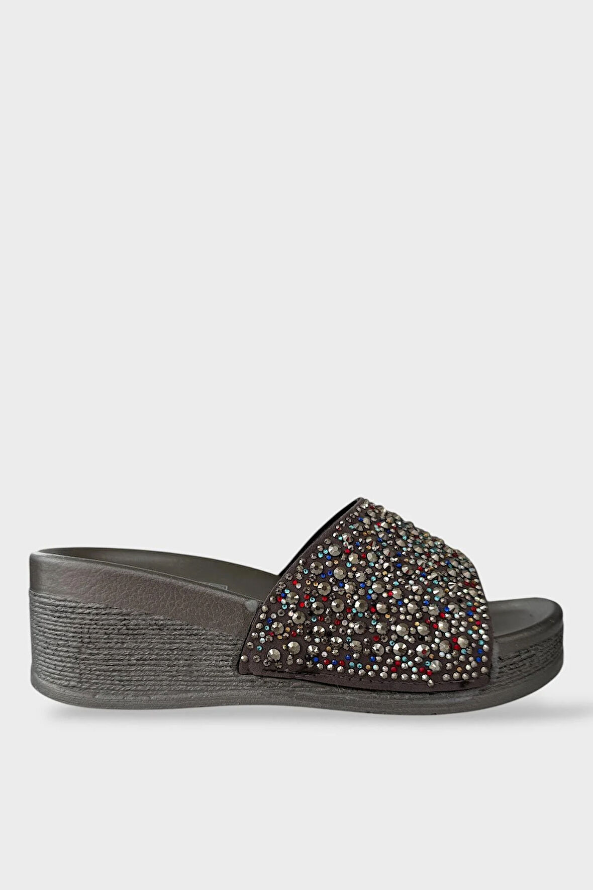 Kadın Günlük Terlik Taşlı Dolgu Topuk Şık Yazlık Ev Plaj Tatil Terliği GÜMÜŞ