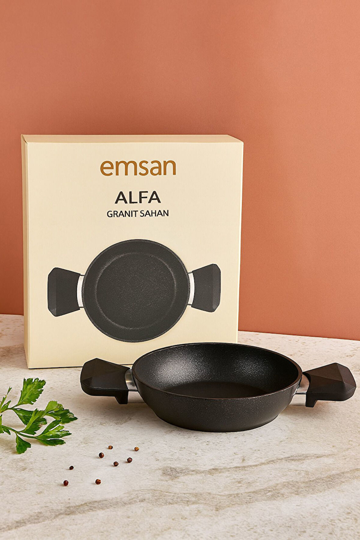 Emsan Alfa Serisi 18 cm Kristal Döküm Sahan – Yapışmaz Yüzey, Isıya Dayanıklı, Ergonomik Saplı