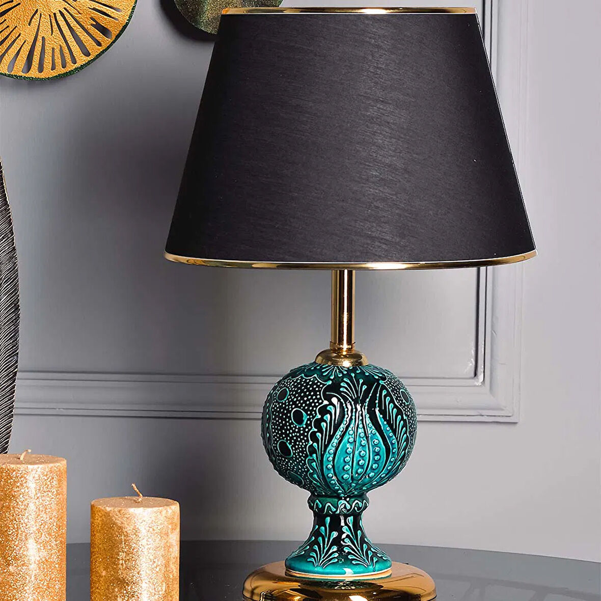 Light Sardes Çini Detaylı Seramik Abajur - Siyah Şapka / Gold Ayak