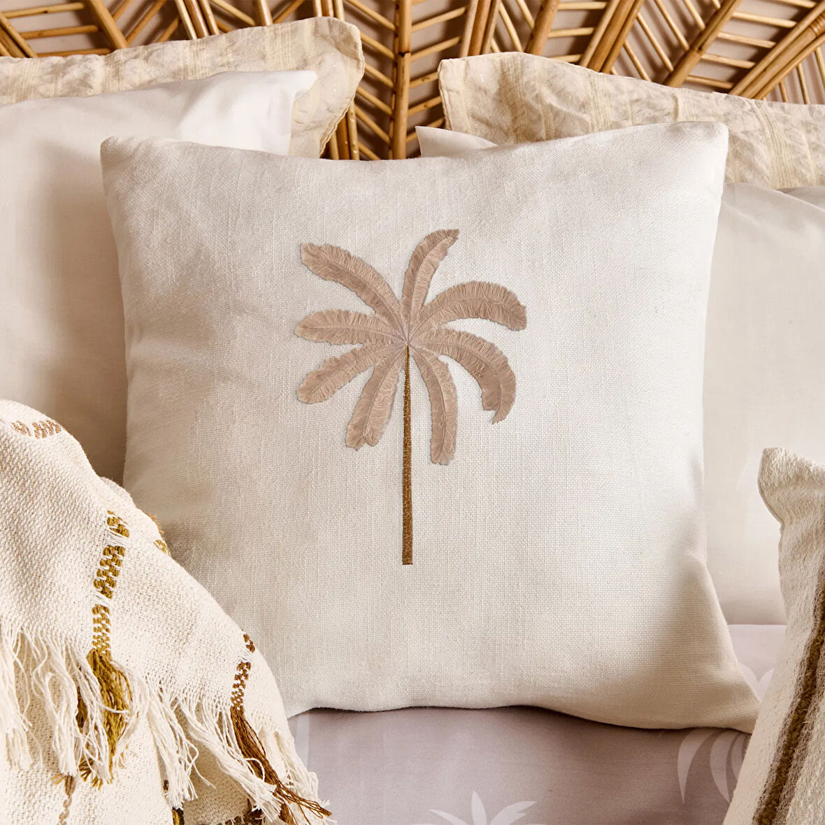 Soft Palm Breeze Nakışlı Kırlent - Ekru - 45x45 cm