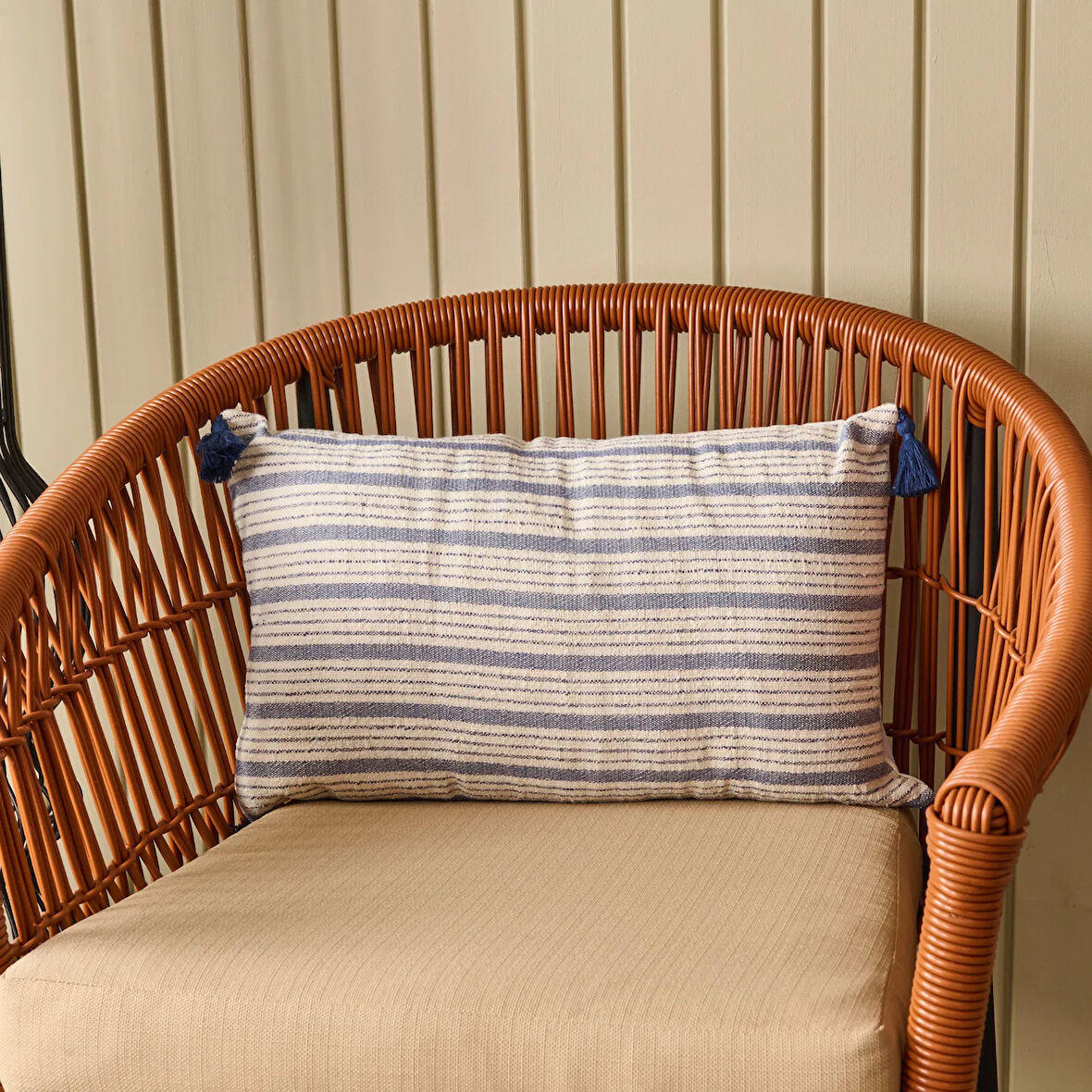 Soft Sun Madness Püsküllü Kırlent - Ekru - 30x50 cm