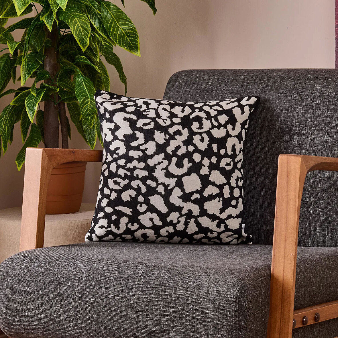 Soft Gevorm Kırlent - Siyah - 43x43 cm