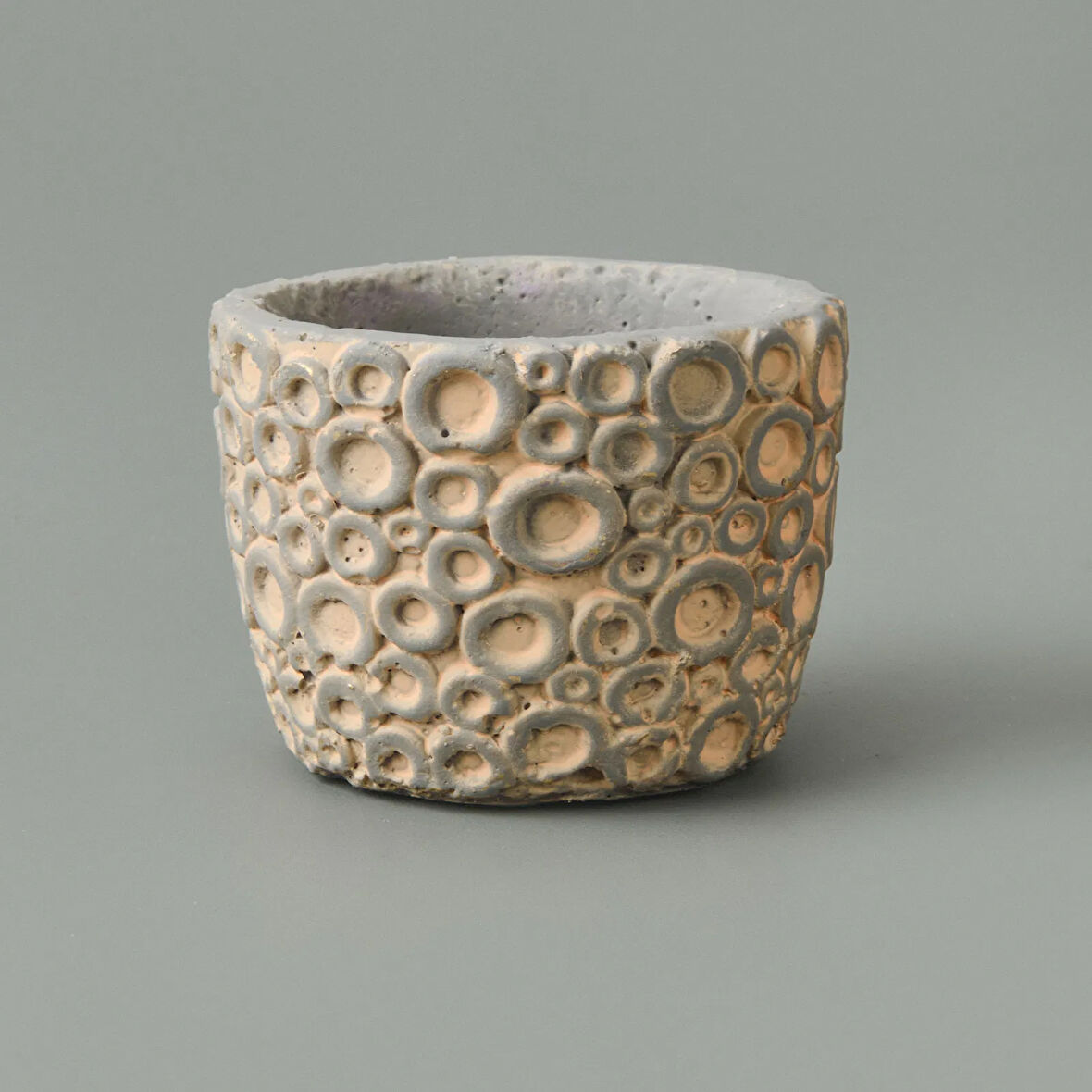 Halka Desenli Beton Saksı - Krem - 7x9 cm