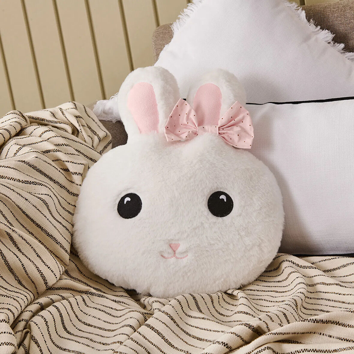 Dreamy Mutlu Tavşan Figürlü Yastık - Beyaz - 35x45 cm