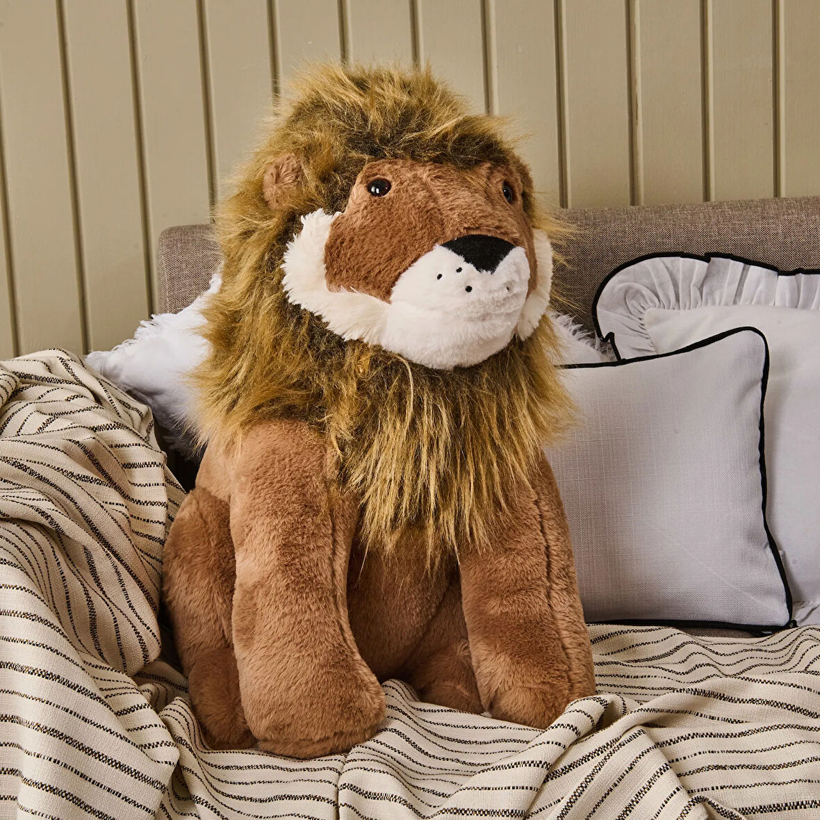 Soft Ormanların Kralı Aslan Figürlü Yastık - Kahverengi - 30x55 cm