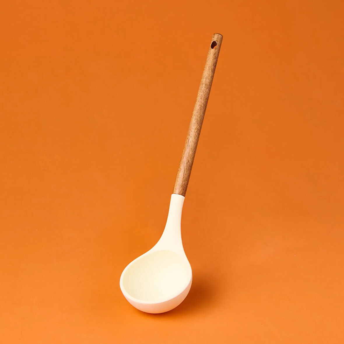 Ahşap Saplı Silikon Kepçe - Krem / Kahverengi