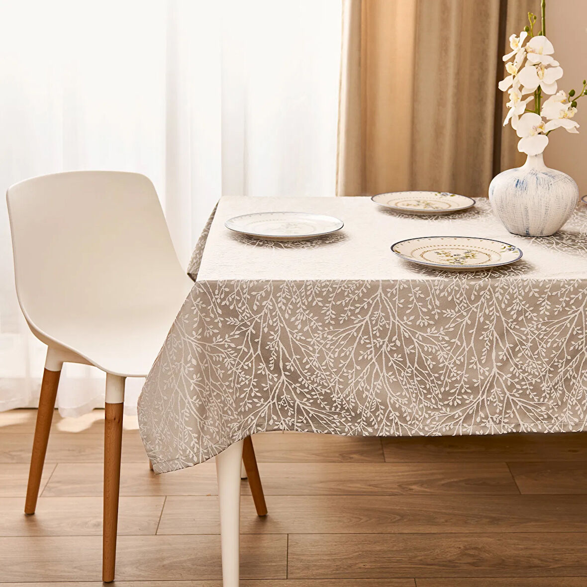 Soft Çiçekli Masa Örtüsü - Bej - 140x140 cm