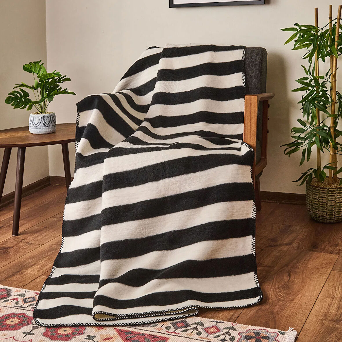 Soft Çizgili Pamuklu Tv Battaniyesi - Siyah / Beyaz - 130x170 cm