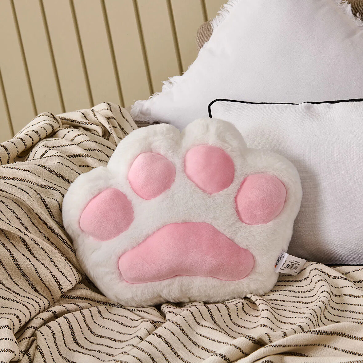 Soft Pati Figürlü Yastık - Beyaz - 40x30 cm