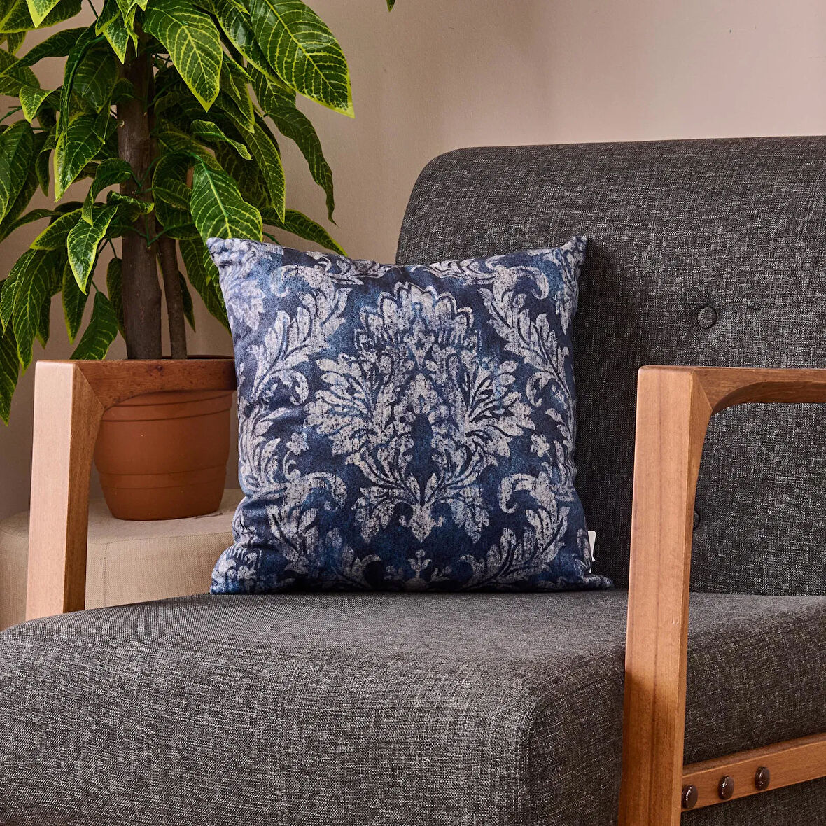 Soft Barok Desenli Kırlent - Lacivert - 40x40 cm