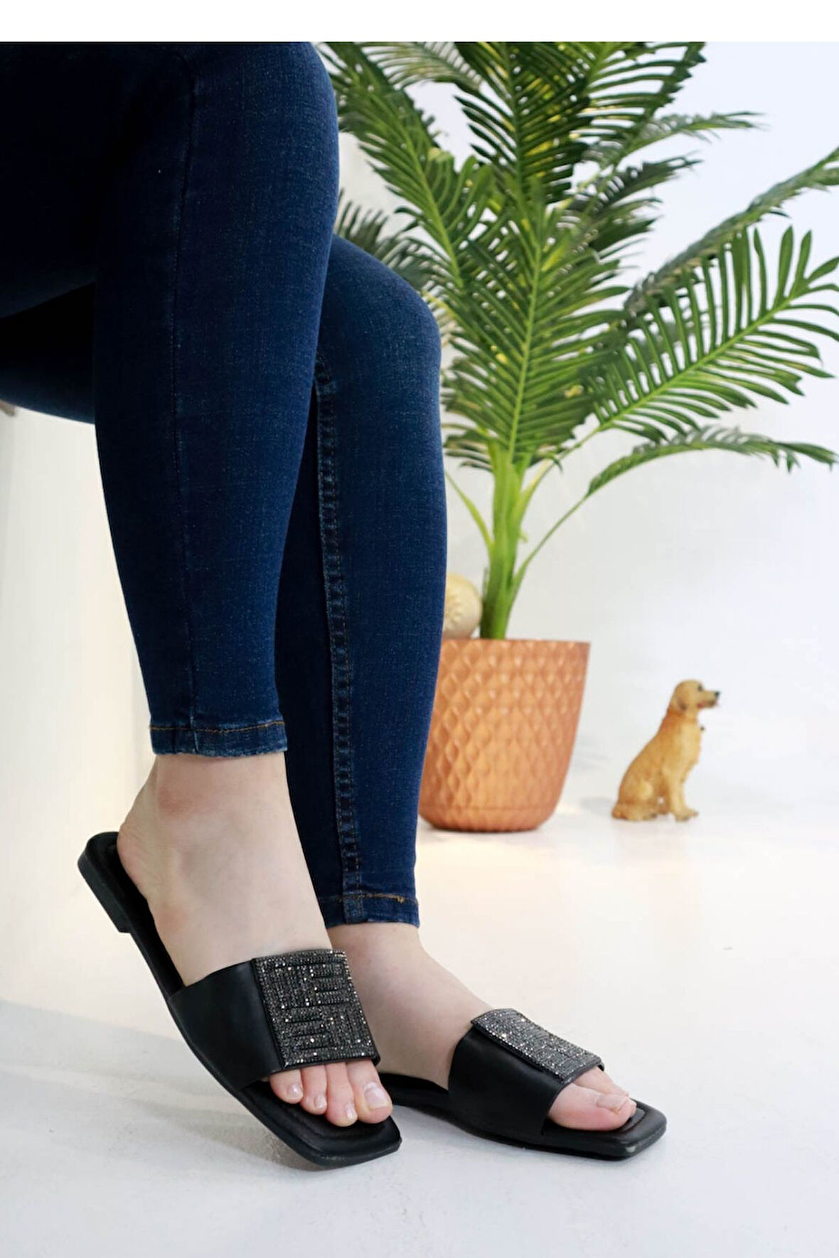 Sermoda Kare Taş Tokalı Yazlık Kadın Terlik Düz Tabanlı Terlik Siyah