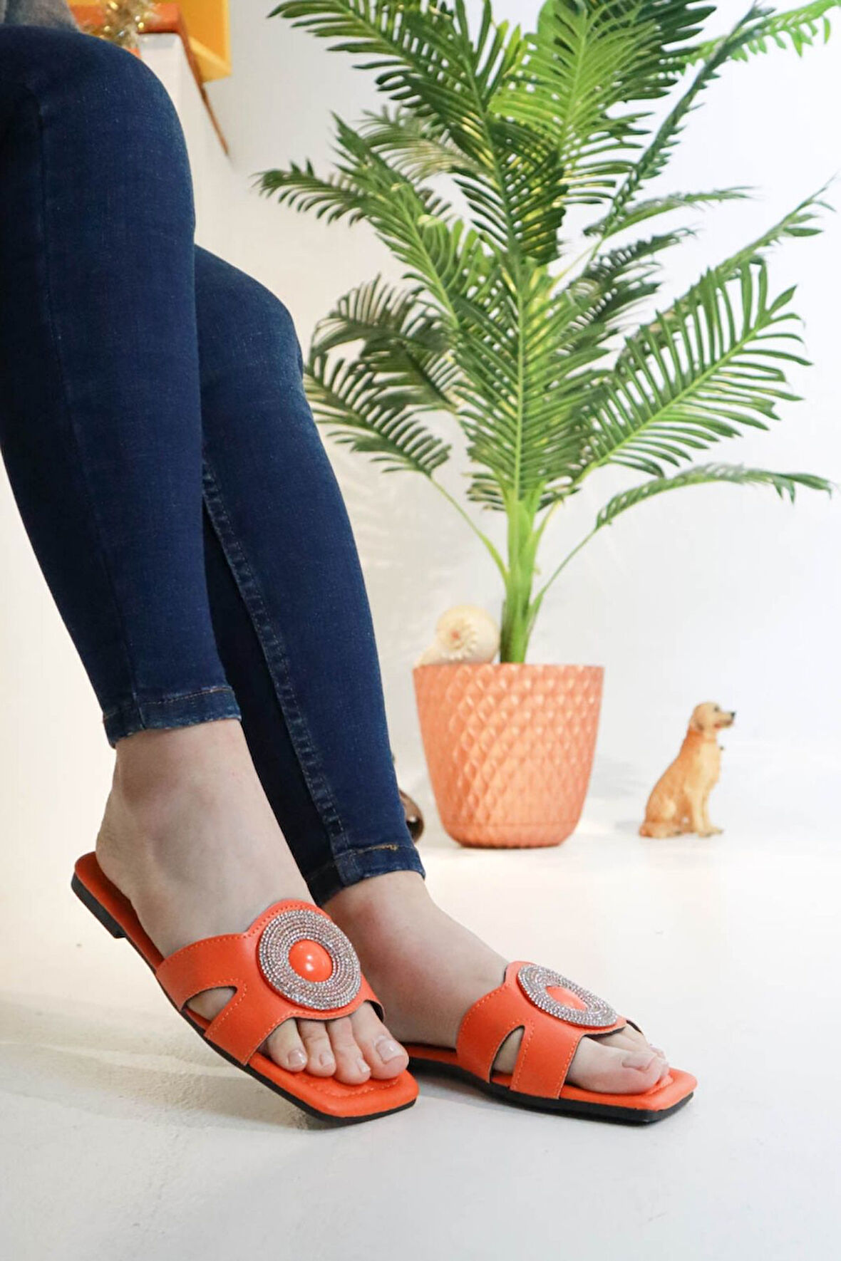 Sermoda Düz Tabanlı Broş Slikon Taşlı Kadın Yazlık Terlik  NW Turuncu