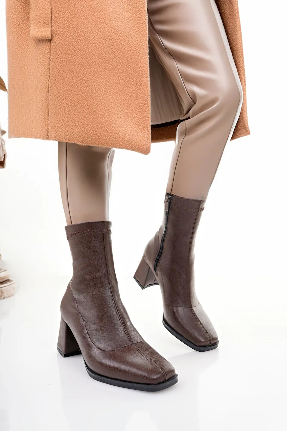 Kadın Streç Topuklu Bot - Küt Burun Topuklu Streç Farmuarlı Kadın Bot Kahve