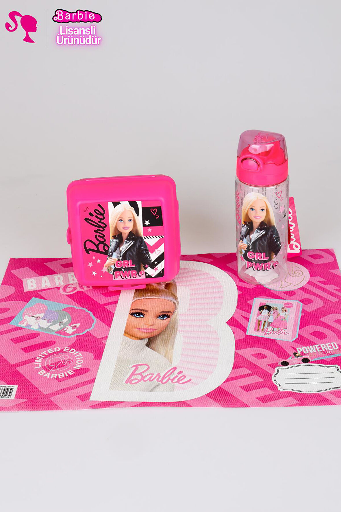 DEKOMUS İLE YENİ SEZON LİSANSLI BARBIE GIRL POWER 2 KATLI BESLENME KUTUSU VE 500 ML MATARA SETİ