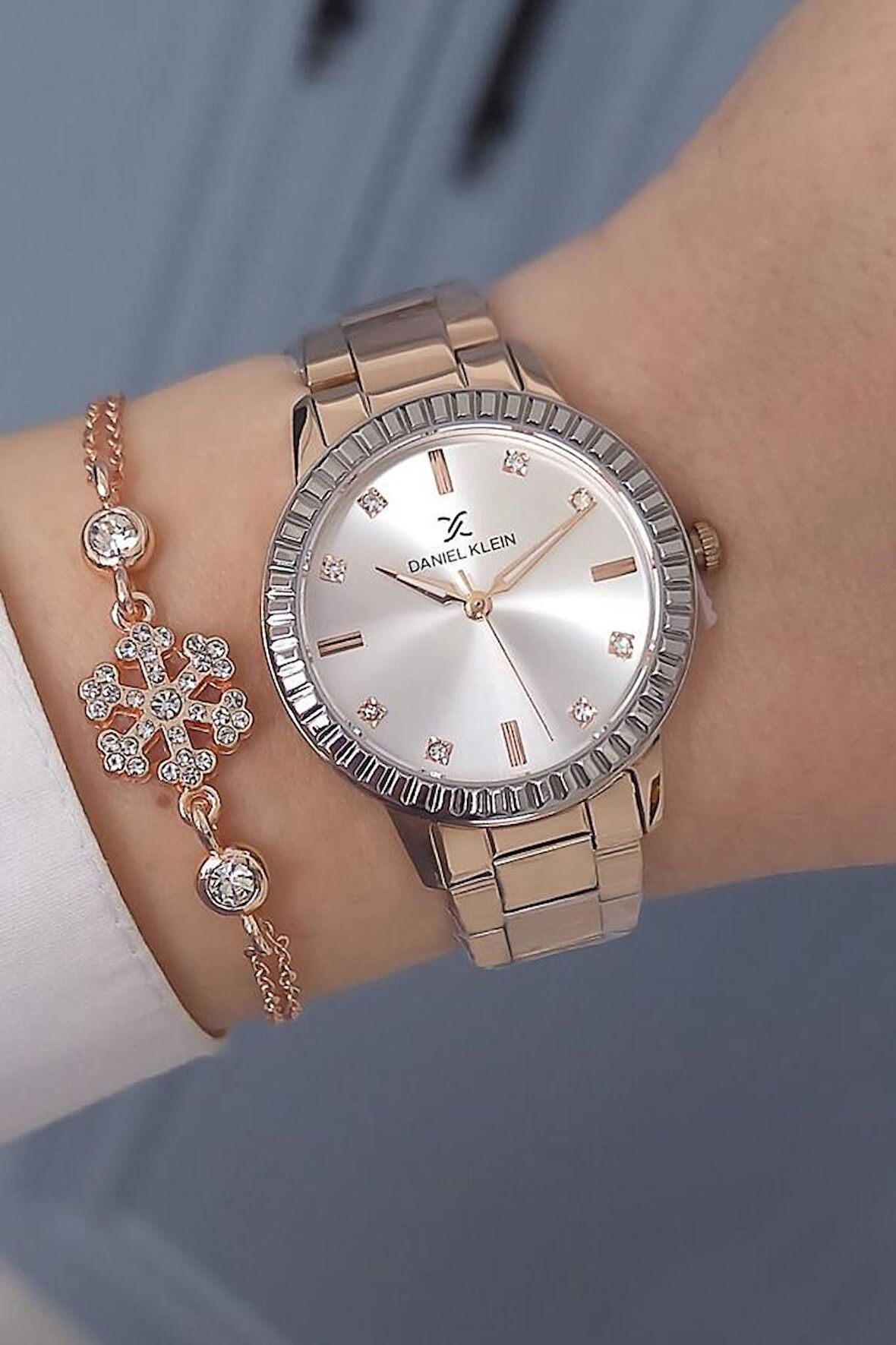 Taşlı Çelik Bilezik Rose Gold Kadın Kol Saati + Kar Tanesi Bileklik
