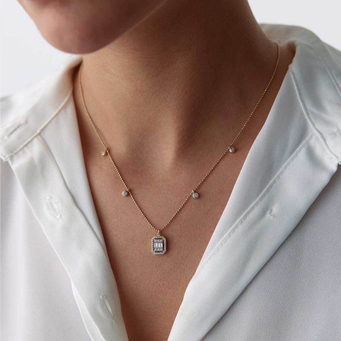 Tırnak Makası Zincire Pullu Baget Kolye