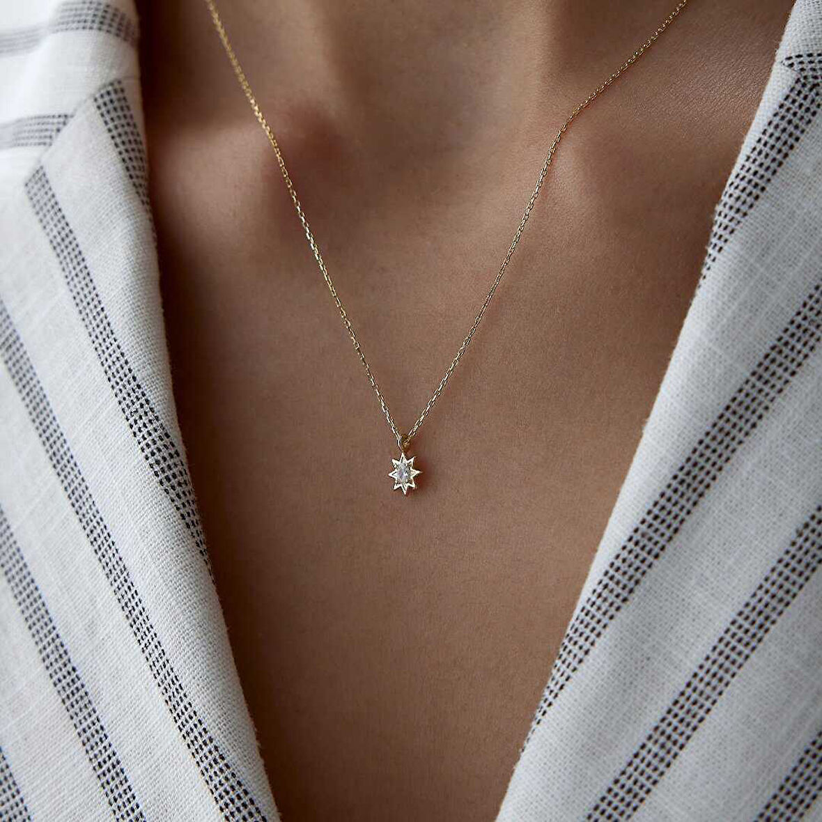 Oval Tektaş Yıldız Kolye