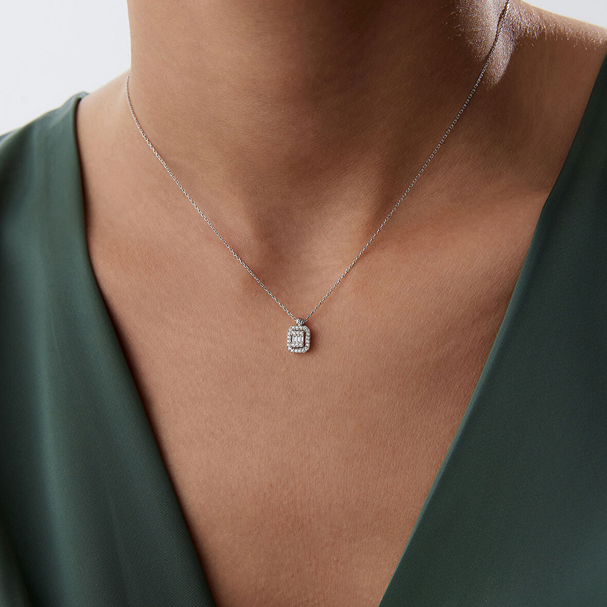 Taşlı Çerçeve Baget Kolye