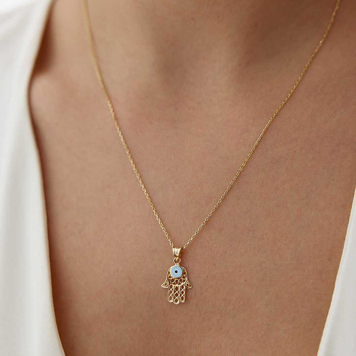 Mavi Gözlü Fatmanın Eli Kolye