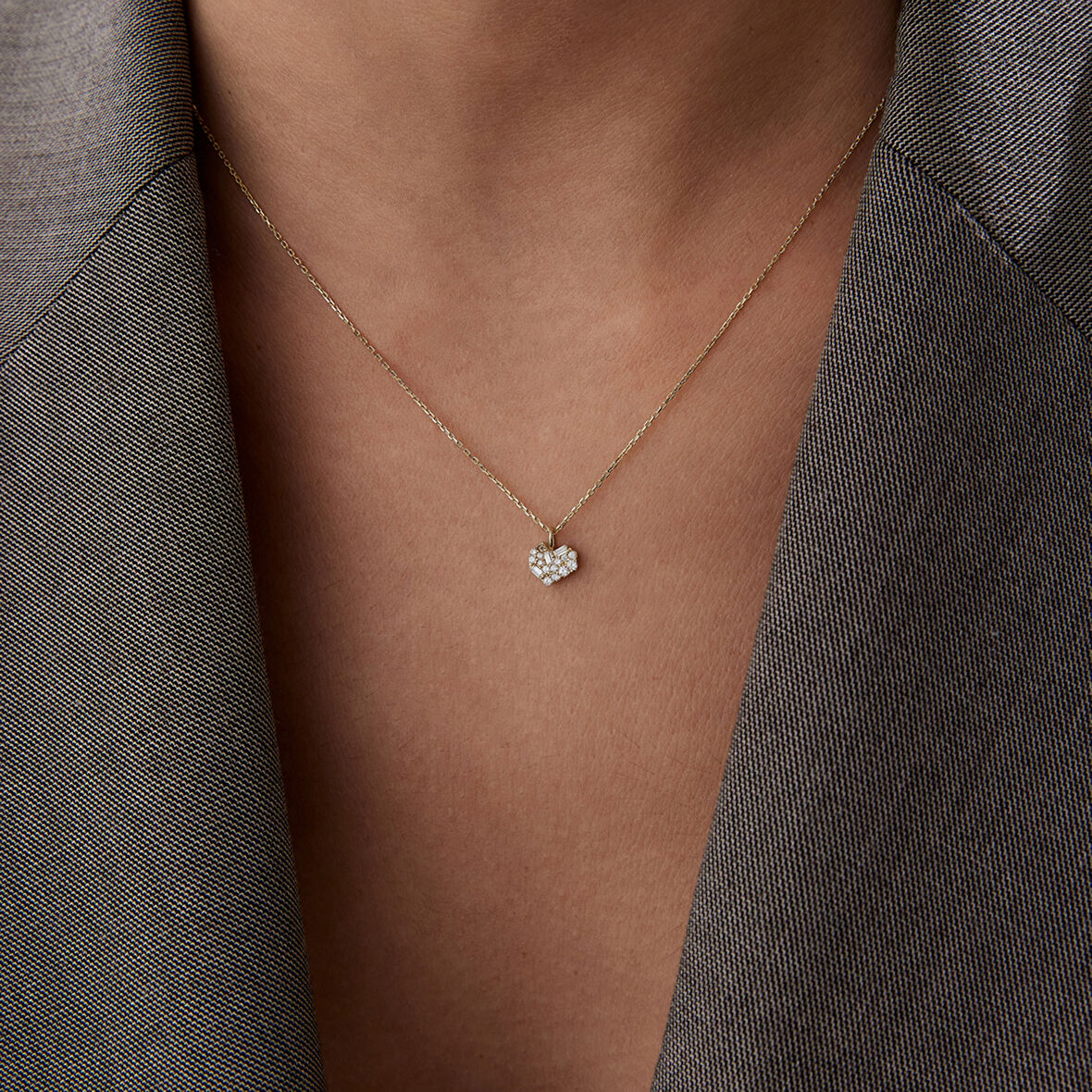 Mix Taşlı Asimetrik Kalp Kolye