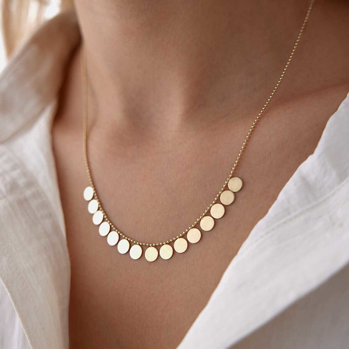 Tırnak Makası Yuvarlak Pullu Kolye