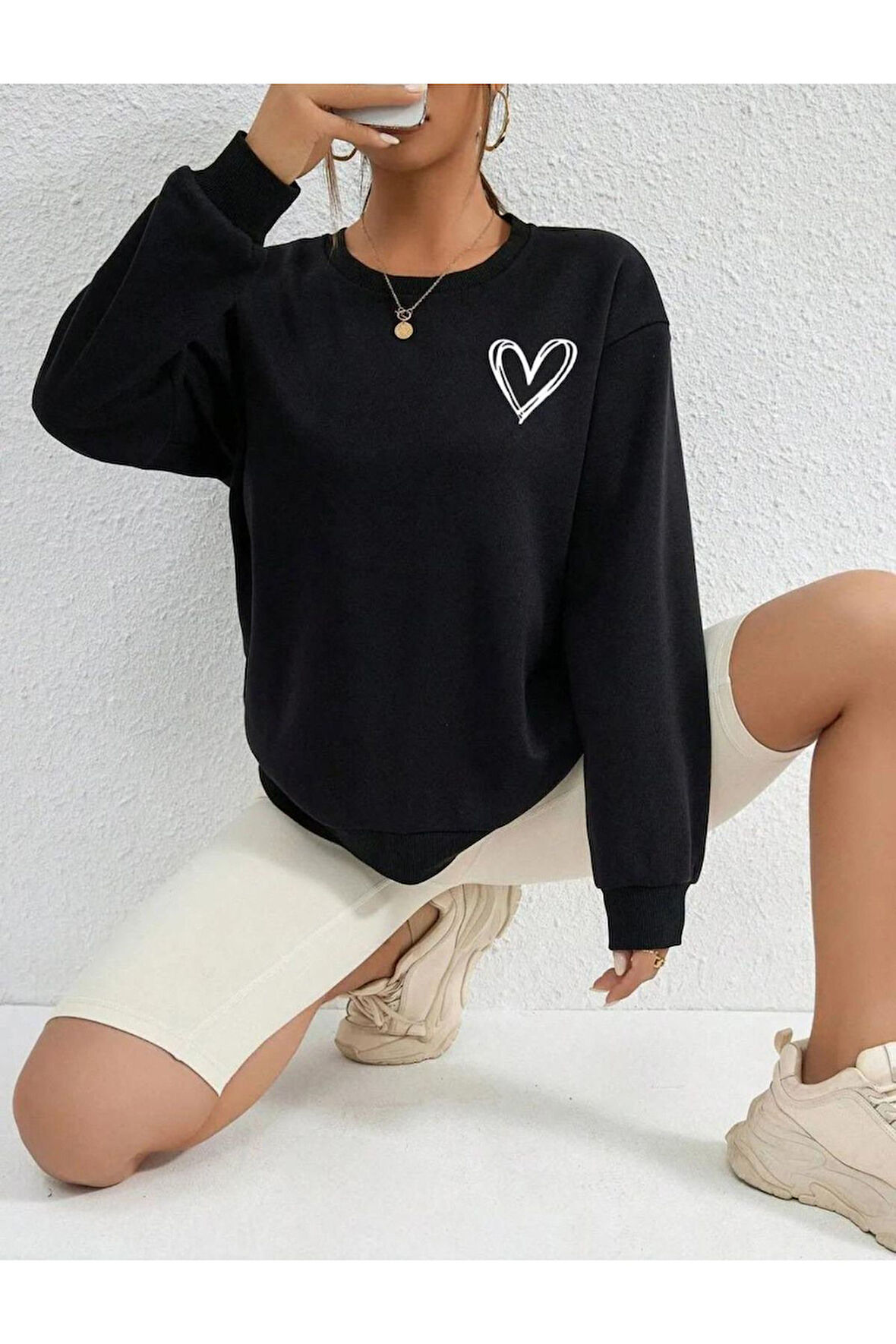 Kadın Siyah Kalp Baskılı Bisiklet Yaka Oversize Sweatshirt