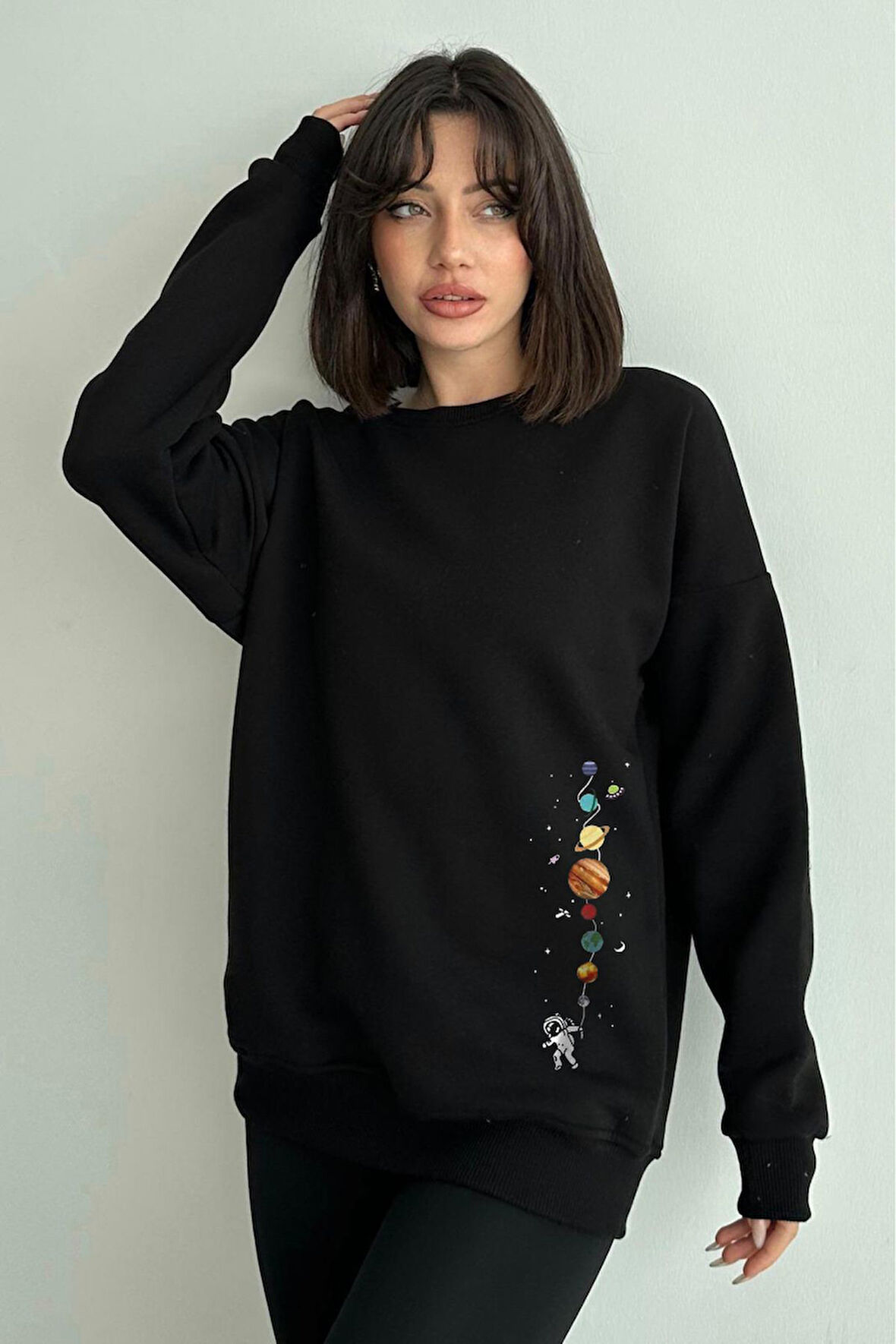 Kadın Siyah Minik Gezegen Baskılı Oversize Sweatshirt