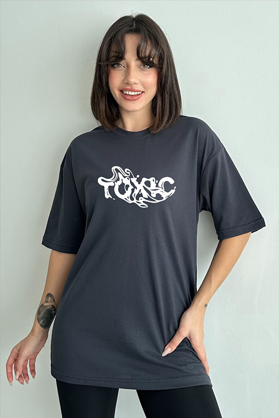 Kadın Toxic Baskılı Bisiklet Yaka Oversize T-Shirt