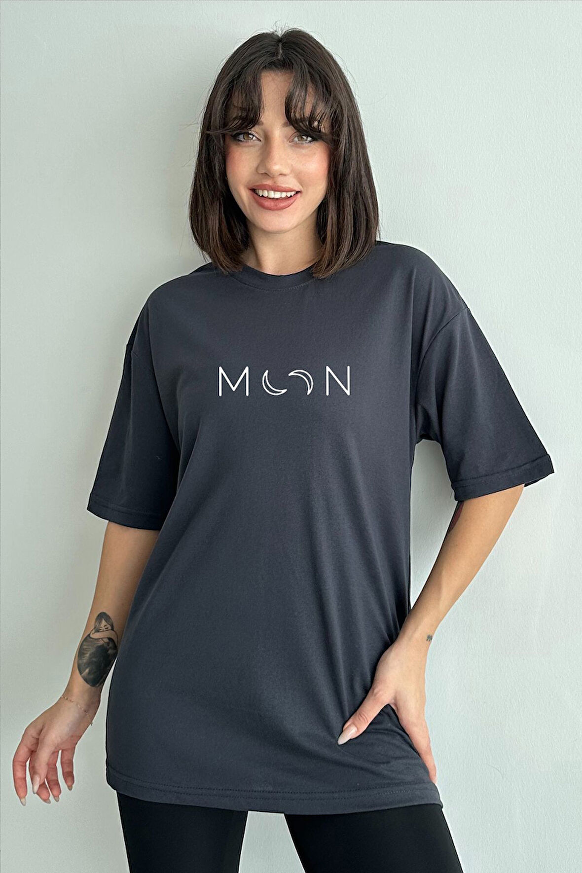 Kadın Moon Baskılı Bisiklet Yaka Oversize T-Shirt