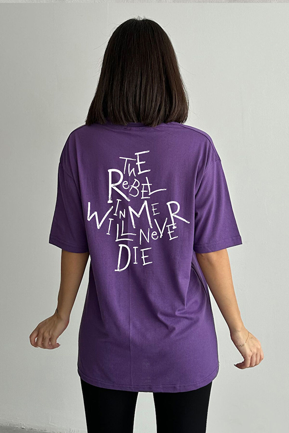 Kadın The Rebel Baskılı Bisiklet Yaka Oversize T-Shirt