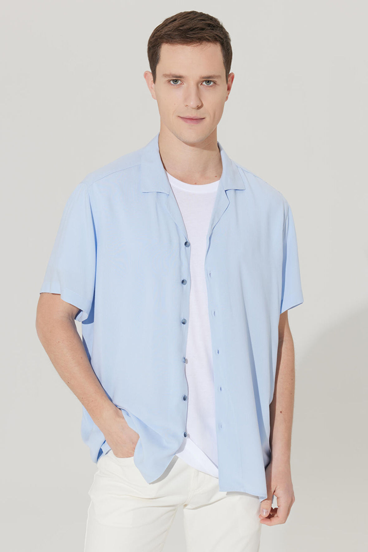 Slim Fit Dar Kesim Küba Yaka Kısa Kollu Gömlek