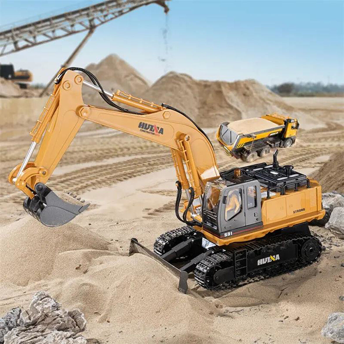 HUINA 1531 1/16 Yüksek Kalite 11CH RC Model Ekskavatör Paletli Kepçe Kazıcı Uzaktan Kumandalı Çok Fonksiyonlu İş Makinesi - 2.4G Sesli ve Işıklı