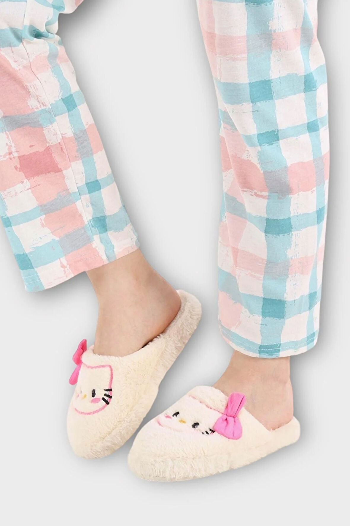 HelloKitty Figürlü Sıcak Tutan Kışlık Kadın Ev Terliği BEYAZ - PEMBE